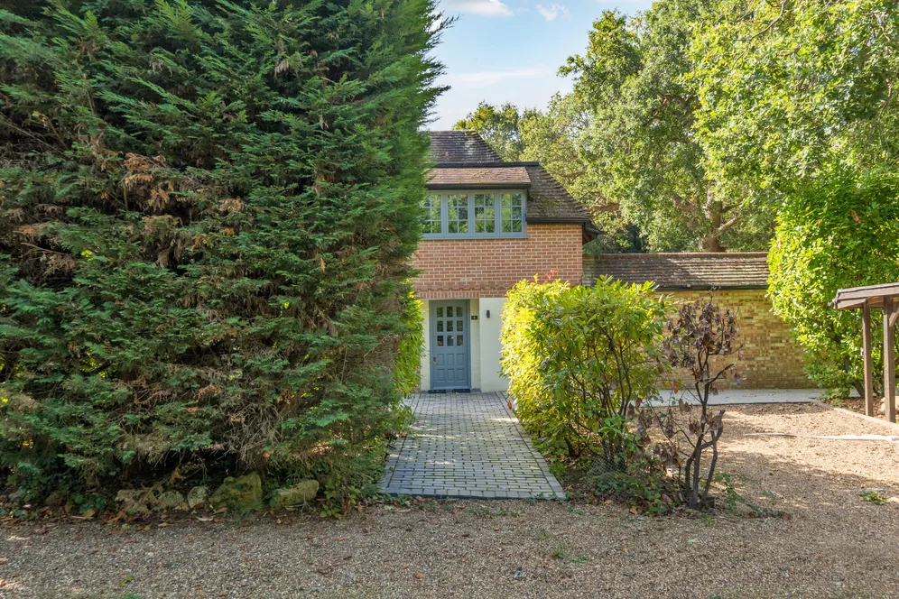 Byfleet Road, Cobham, KT11 photo 25