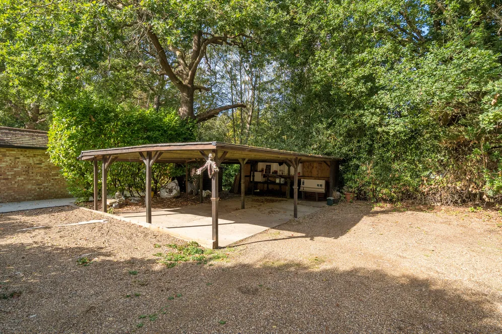 Byfleet Road, Cobham, KT11 photo 24