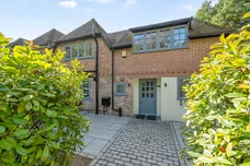 Byfleet Road, Cobham, KT11 photo 2