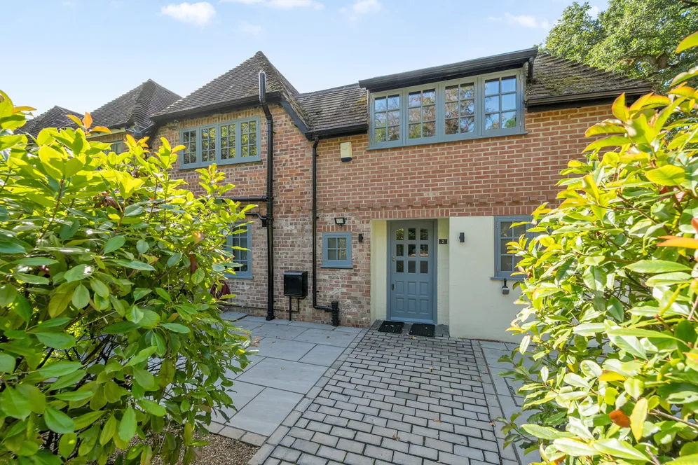 Byfleet Road, Cobham, KT11 photo 2