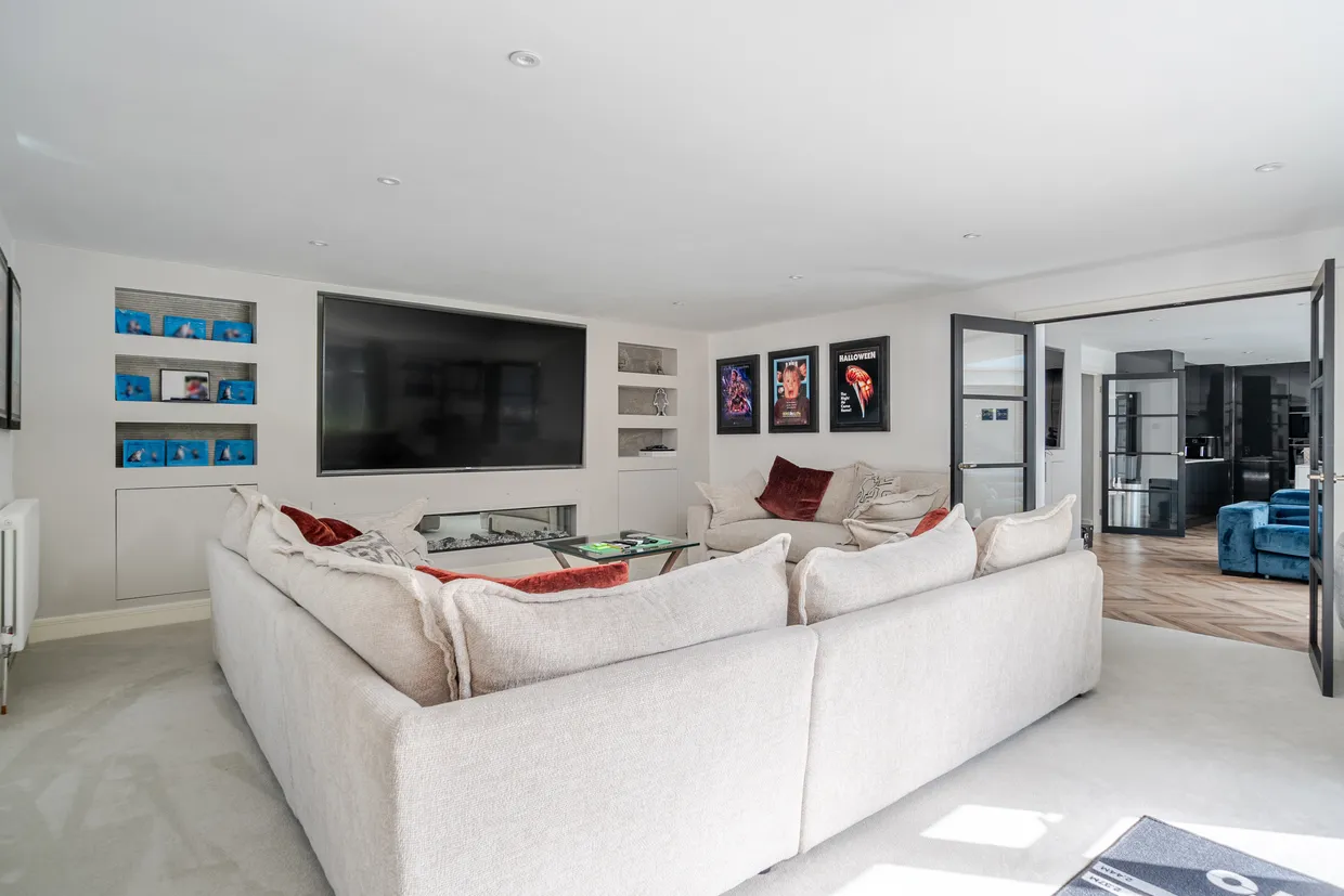 Byfleet Road, Cobham, KT11 photo 11