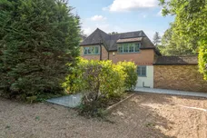 Byfleet Road, Cobham, KT11 photo 26