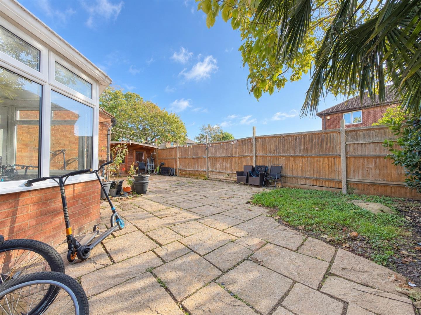 Boulters Close, Slough Image 12