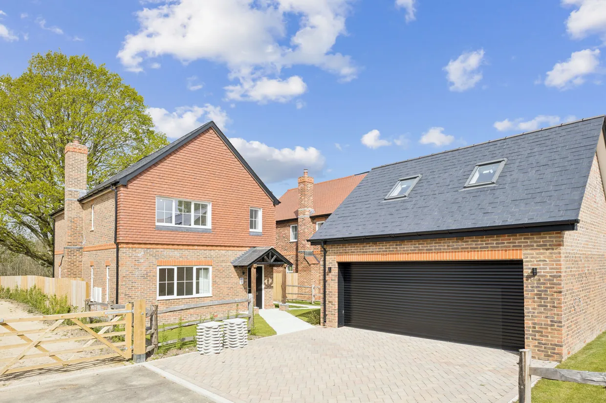Greenacres Park, Storrington, RH20 photo 1