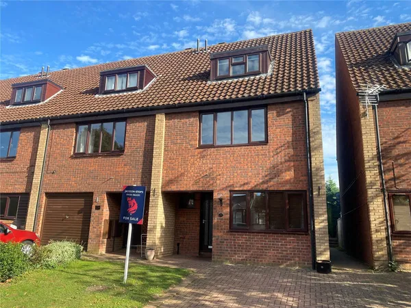 Armstrong Close, Newmarket, CB8 photo 5
