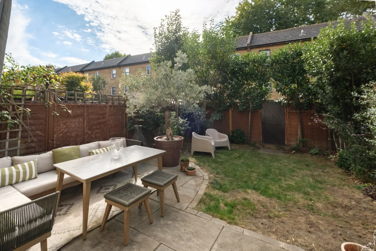 Queensbury Street, London, N1 photo 16