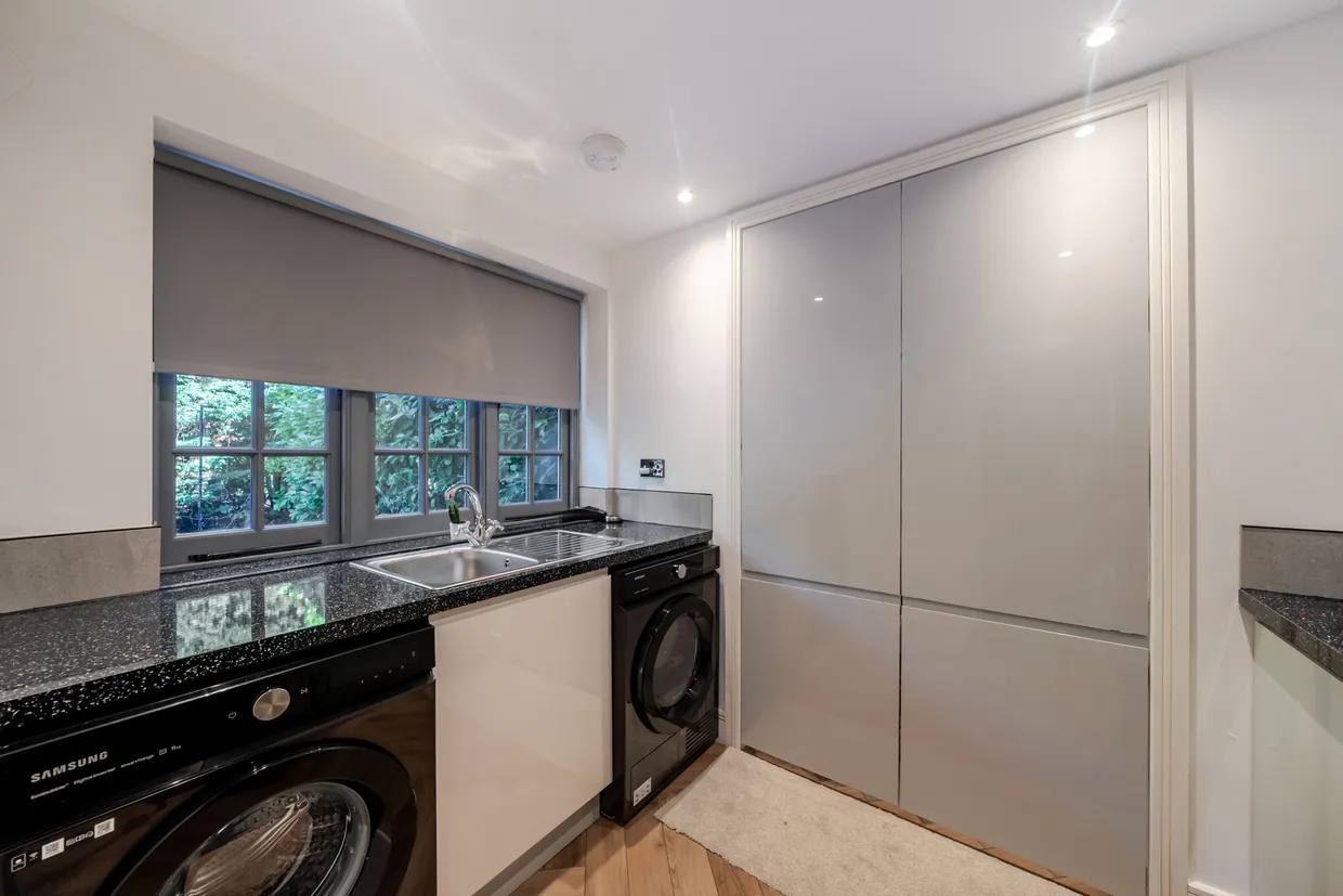 Byfleet Road, Cobham, KT11 photo 9