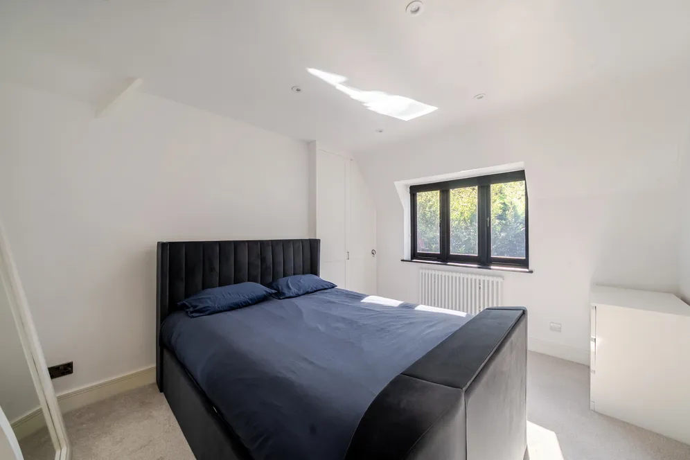 Byfleet Road, Cobham, KT11 photo 15