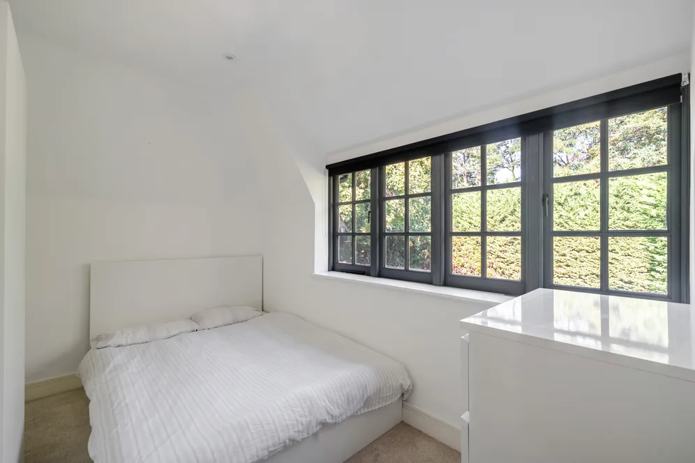 Byfleet Road, Cobham, KT11 photo 16