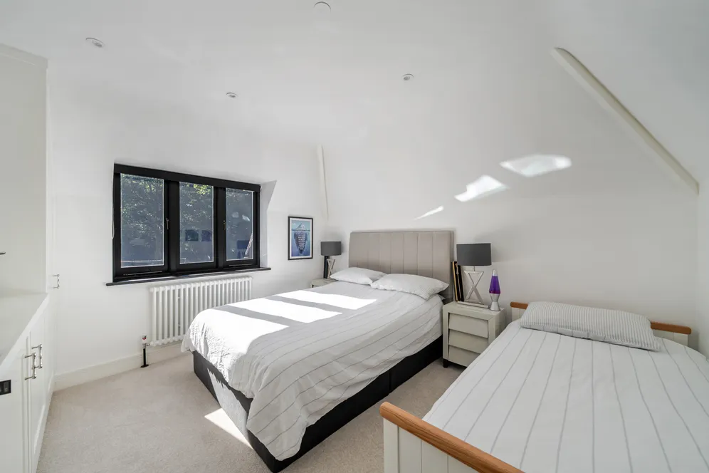Byfleet Road, Cobham, KT11 photo 17