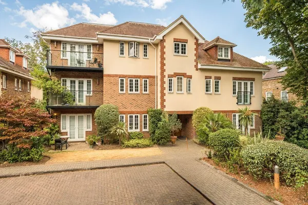 Sheerwater Road, Addlestone, KT15 photo 1