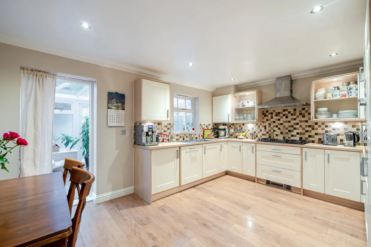 Cavendish Walk, Epsom, KT19 photo 3