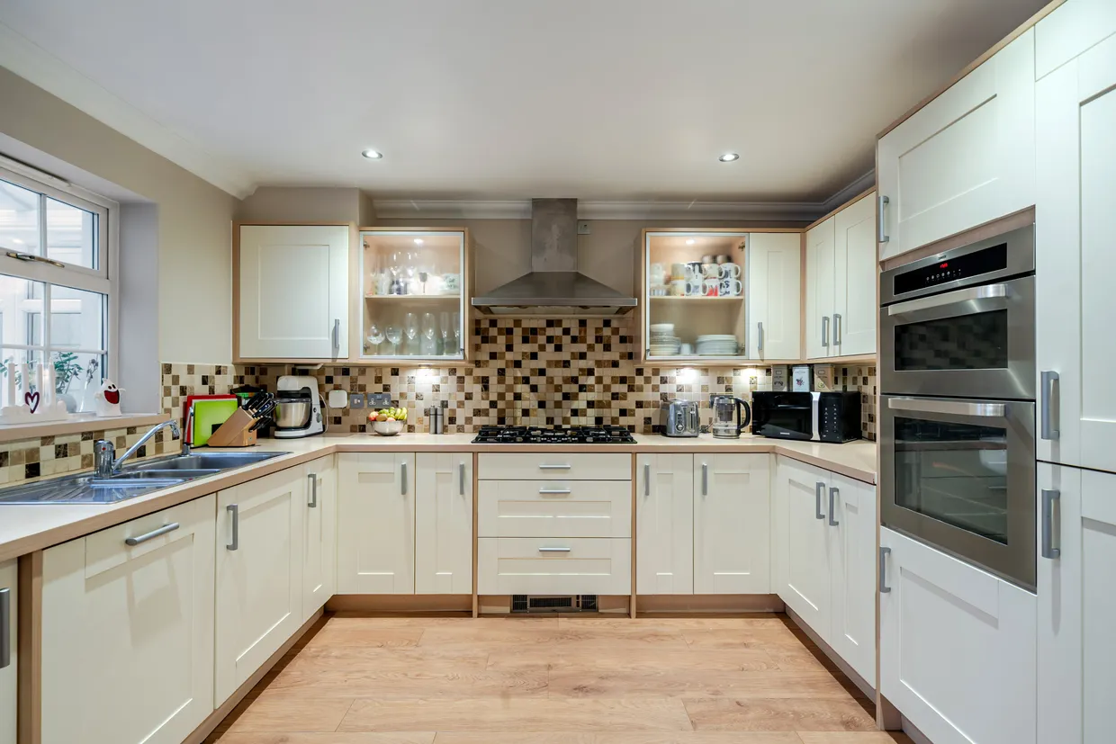 Cavendish Walk, Epsom, KT19 photo 5