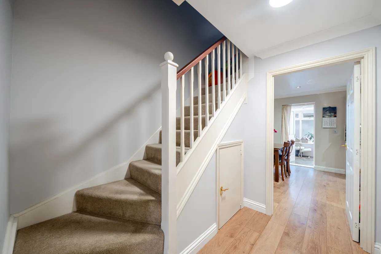 Cavendish Walk, Epsom, KT19 photo 8