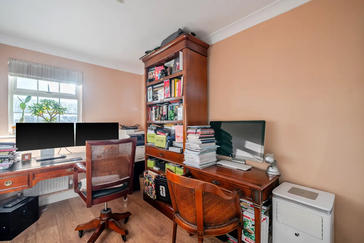 Cavendish Walk, Epsom, KT19 photo 9