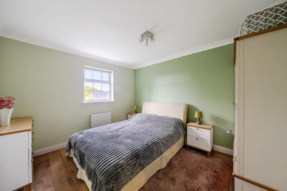 Cavendish Walk, Epsom, KT19 photo 10