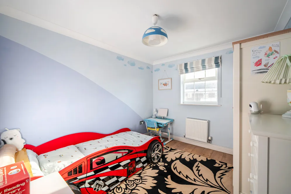 Cavendish Walk, Epsom, KT19 photo 11
