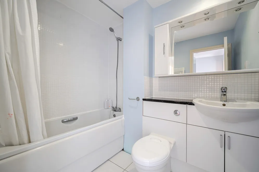 Cavendish Walk, Epsom, KT19 photo 12