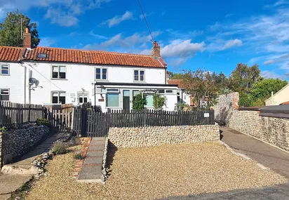 The Street, Knapton
