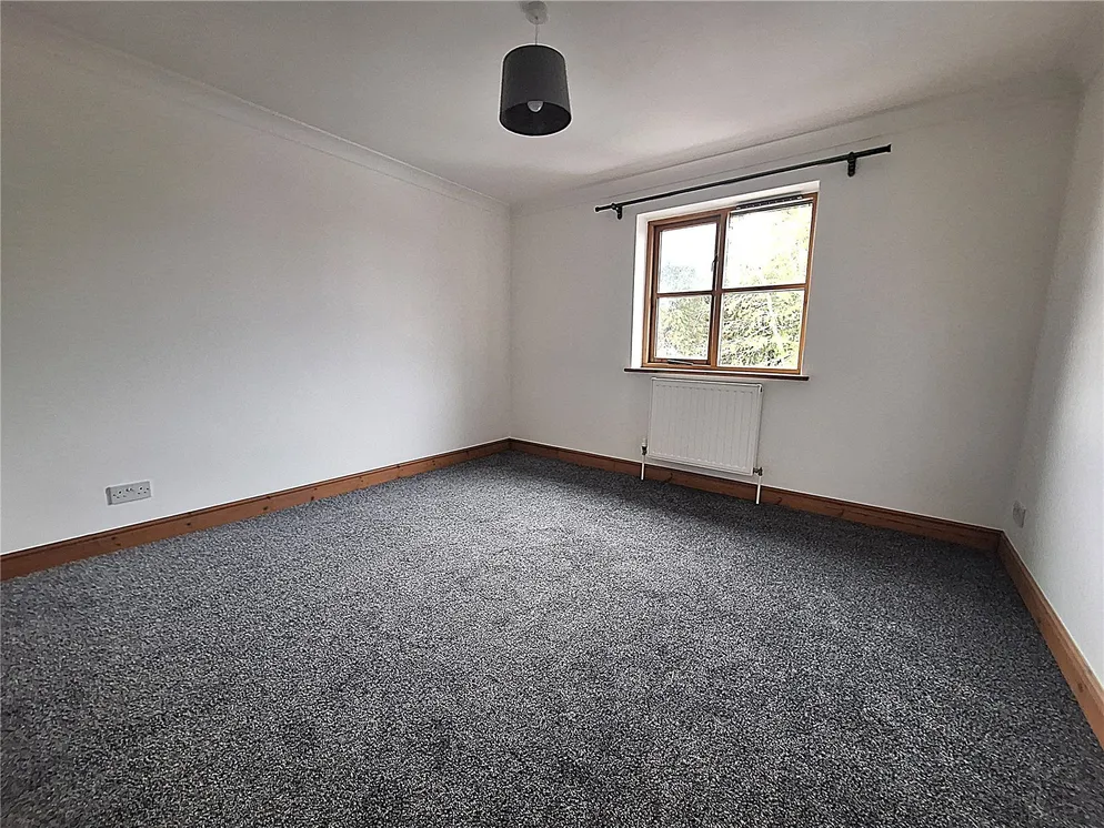 Property carousel item 6