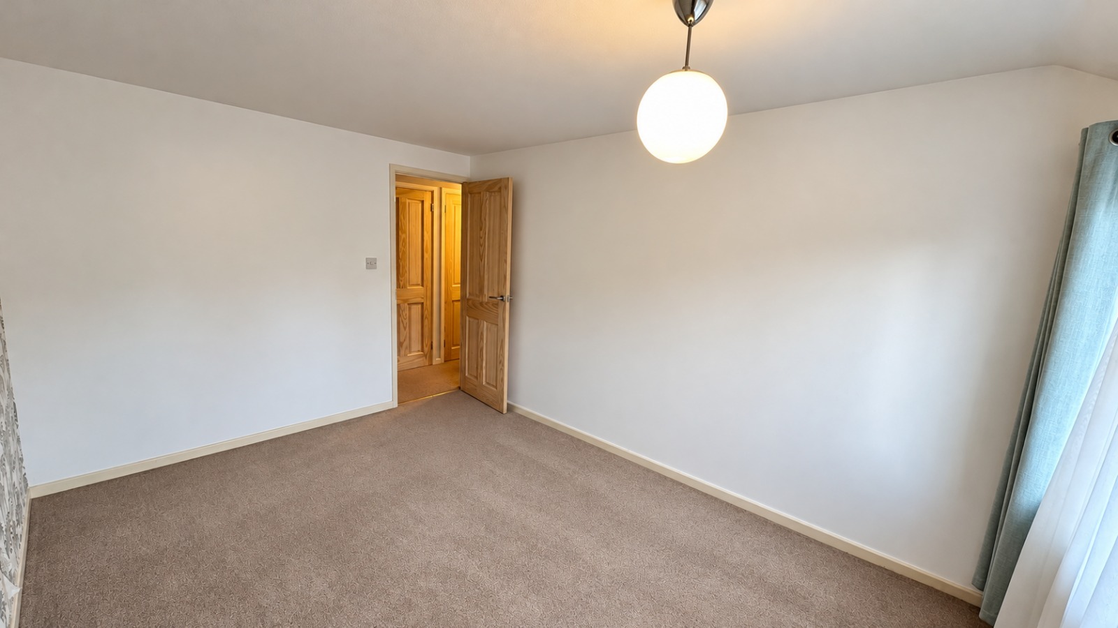 Spacious Three-Bedroom House to Rent  Pennyland, Milton Keynes Image 11