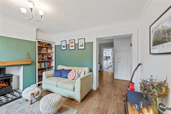 Property carousel image 3