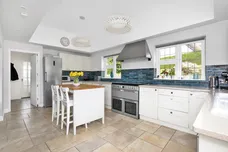 The Street, Upper Farringdon, GU34 photo 3