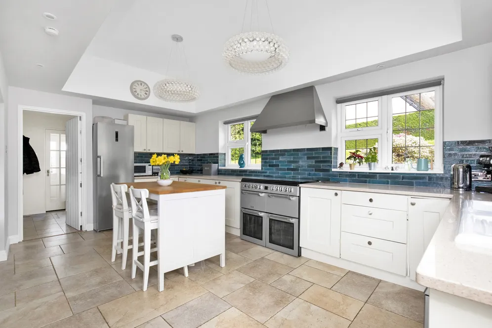 The Street, Upper Farringdon, GU34 photo 3