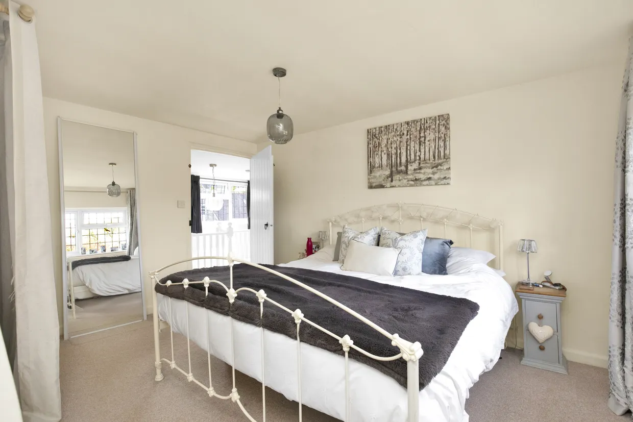 The Street, Upper Farringdon, GU34 photo 7