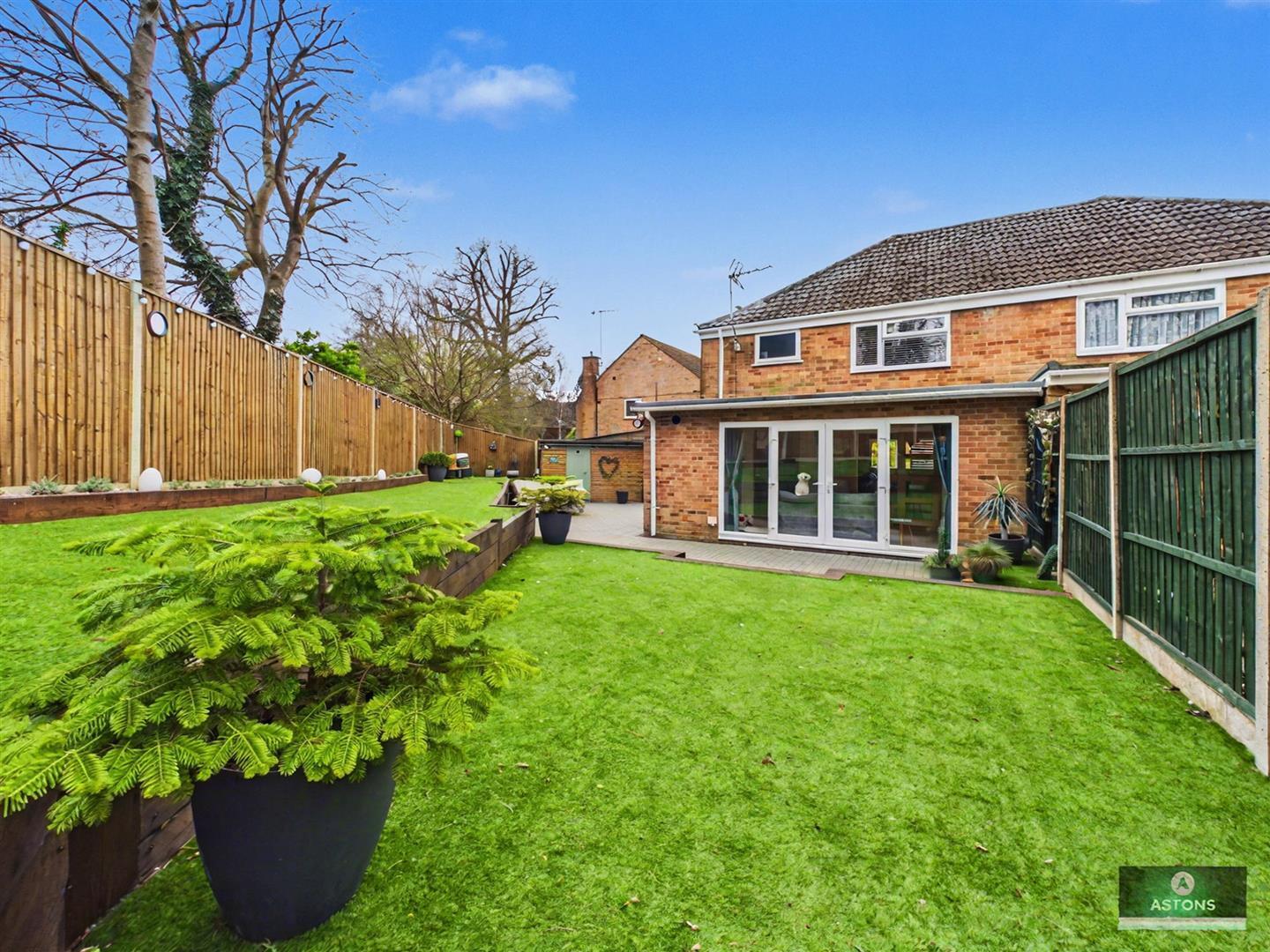 Hardy Close, Pound Hill Image 4