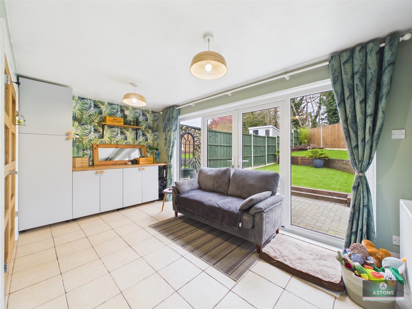 Hardy Close, Pound Hill Image 5