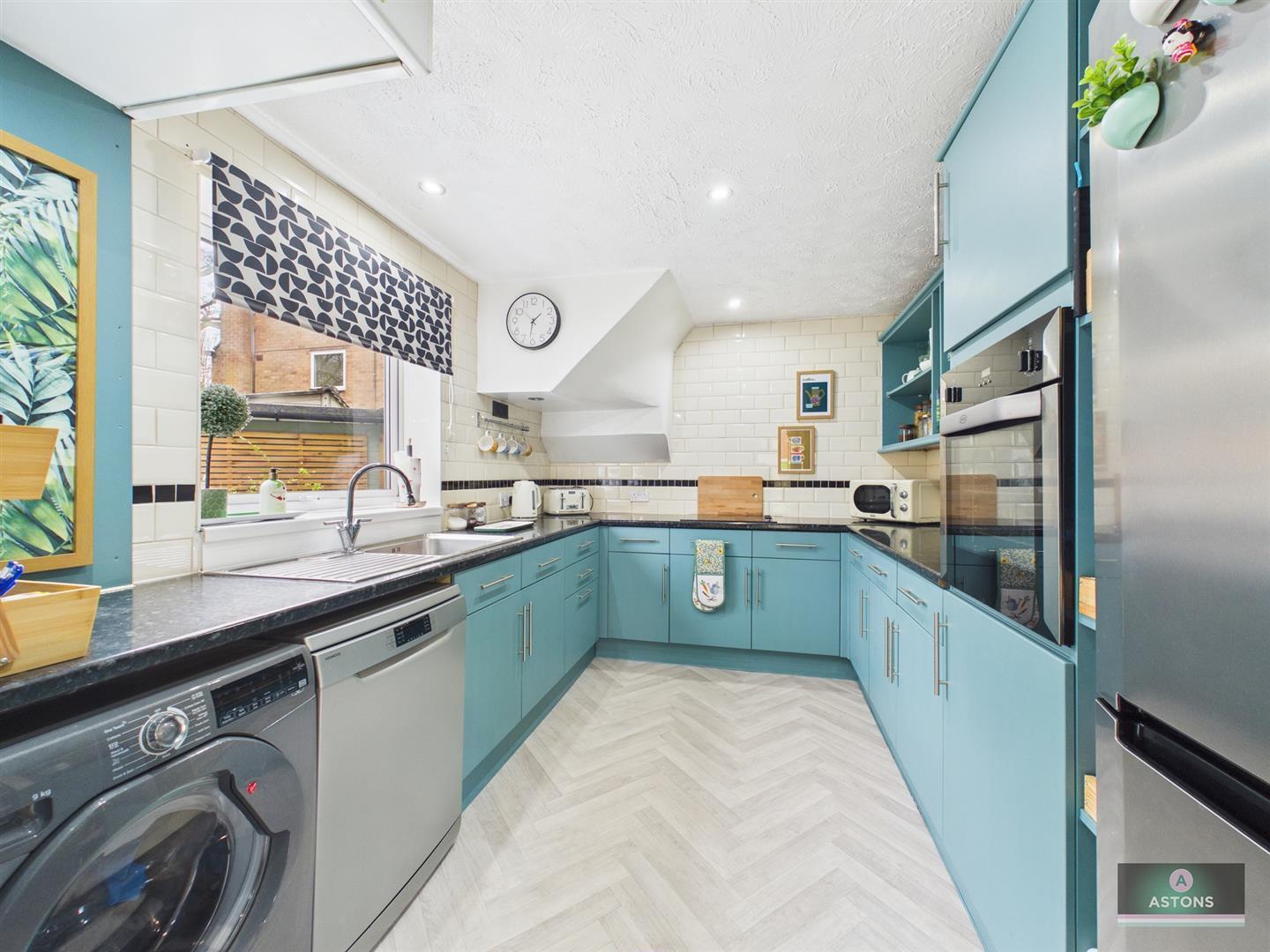 Hardy Close, Pound Hill Image 6