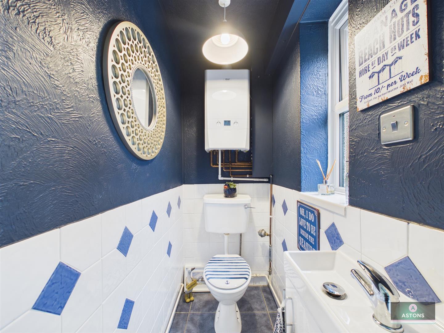 Hardy Close, Pound Hill Image 13
