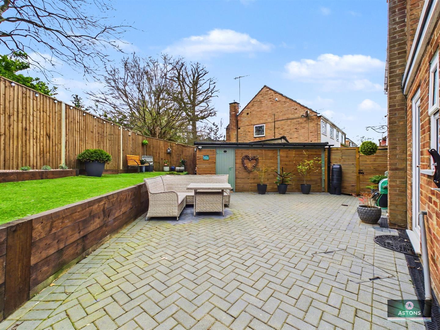 Hardy Close, Pound Hill Image 18