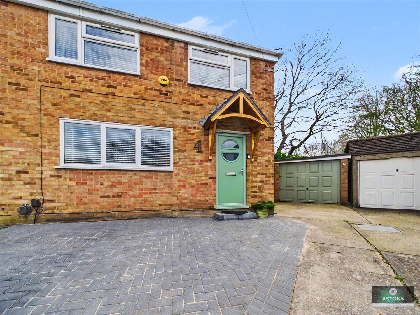 Hardy Close, Pound Hill Image 20