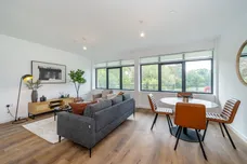 1 Lakeside Close Staines Upon Thames TW18 photo 1
