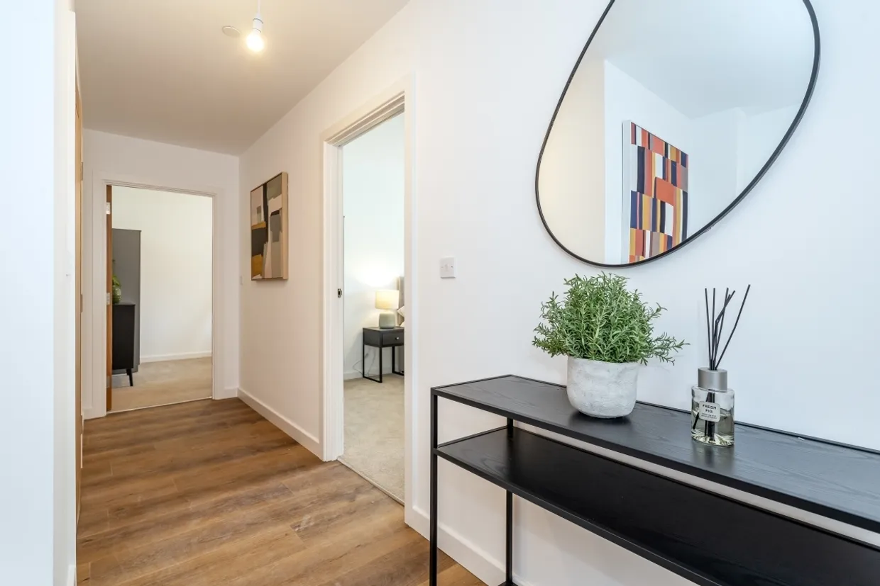 1 Lakeside Close Staines Upon Thames TW18 photo 2