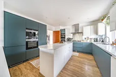 Oldfield Drive, Haywards Heath, RH17 photo 3