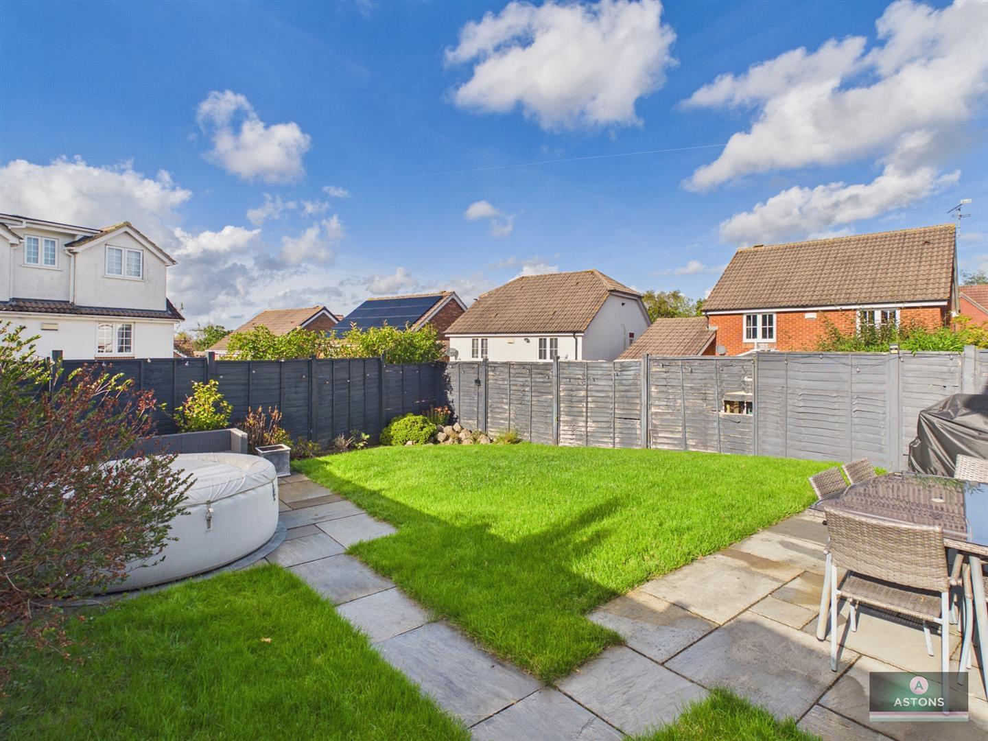Harper Drive, Maidenbower, Crawley Image 4