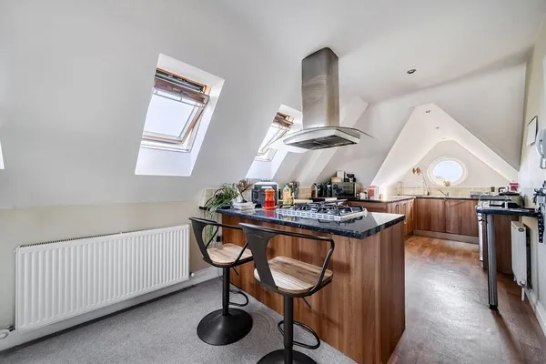 Hersham Road, Walton-On-Thames, KT12 photo 3