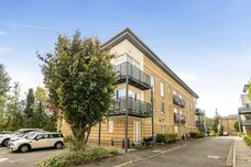 Chiltern Close Watford WD18 photo 1