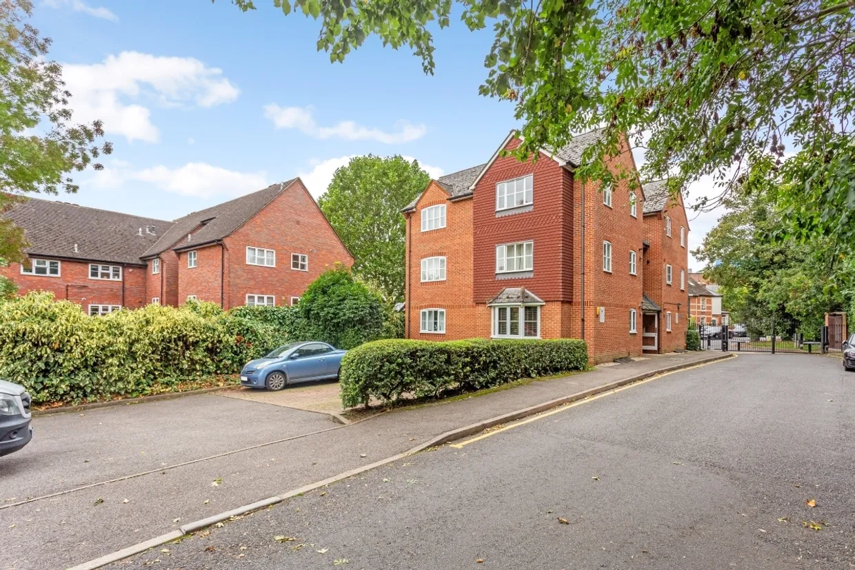Swan Close Rickmansworth WD3 photo 1