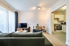 Chiltern Close Watford WD18 photo 4