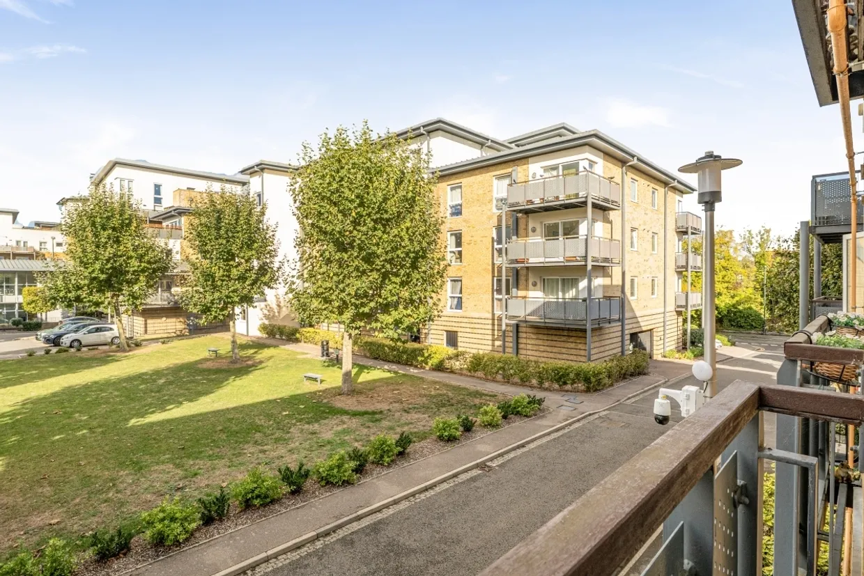 Chiltern Close Watford WD18 photo 5