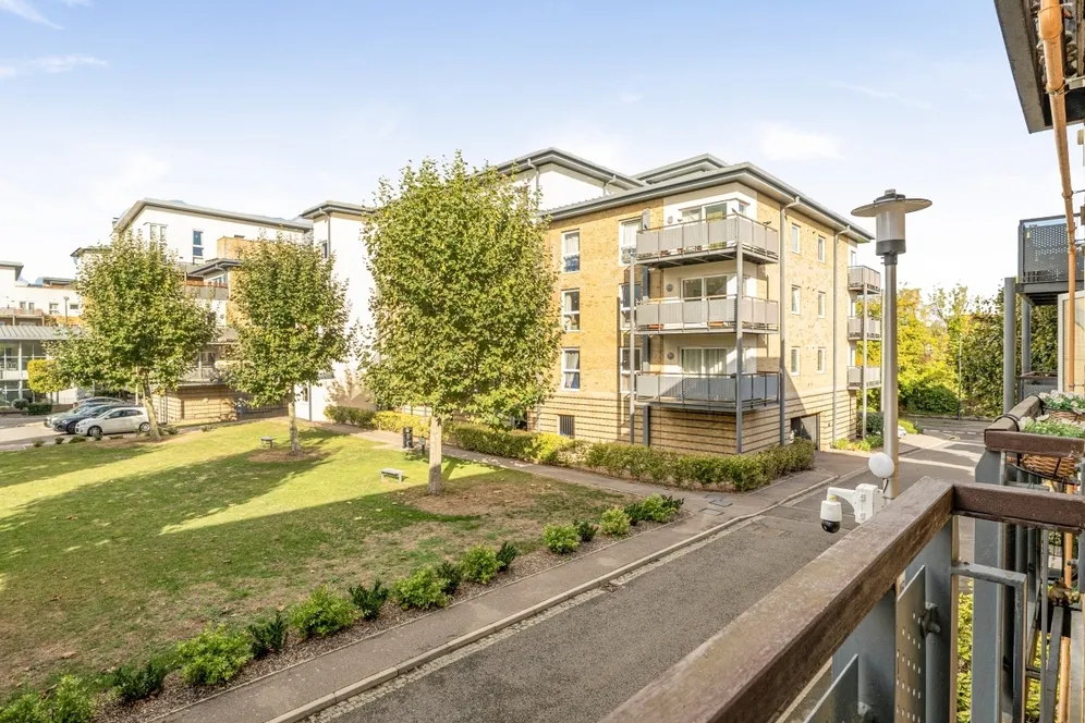 Chiltern Close Watford WD18 photo 5