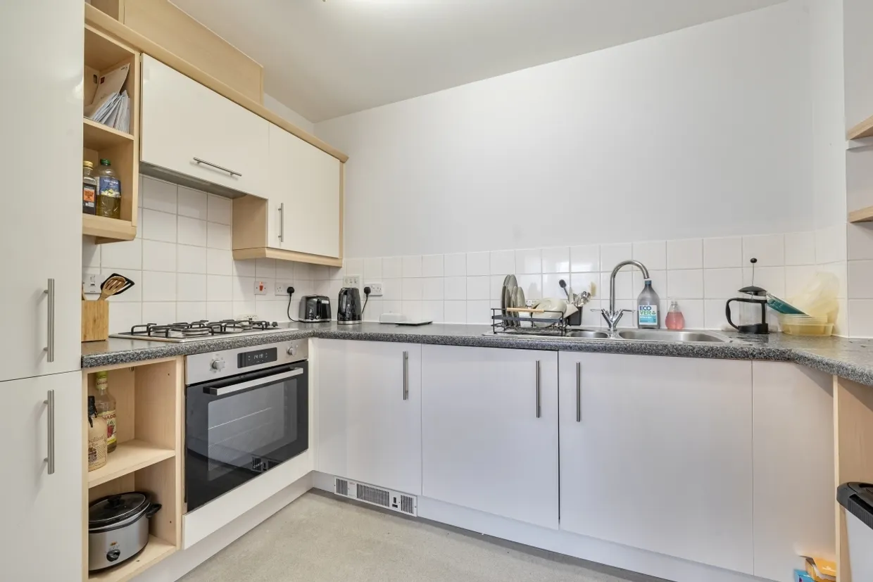 Chiltern Close Watford WD18 photo 9