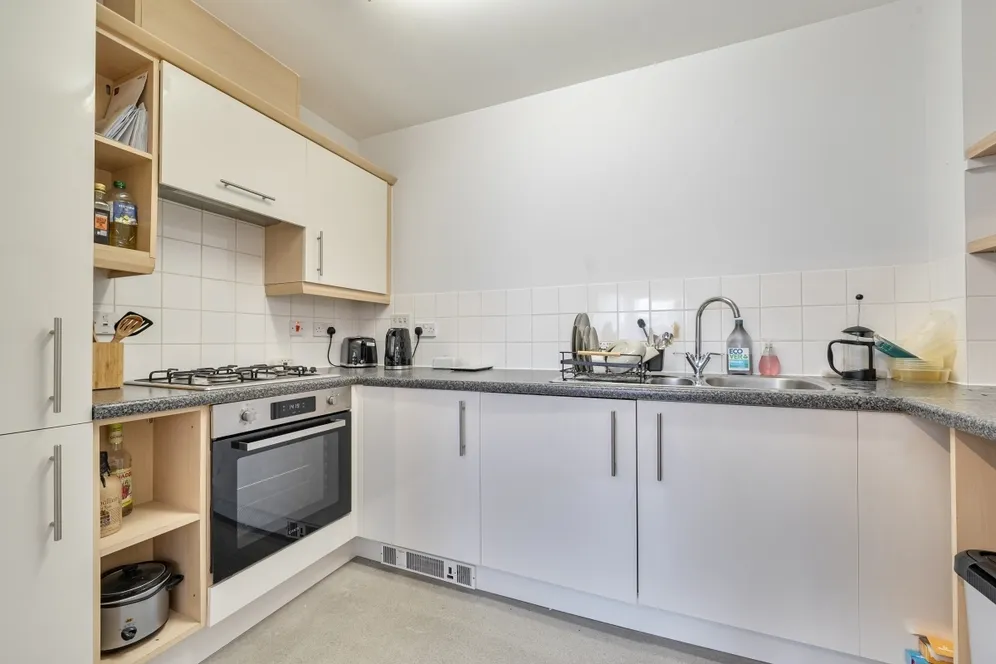 Chiltern Close Watford WD18 photo 9