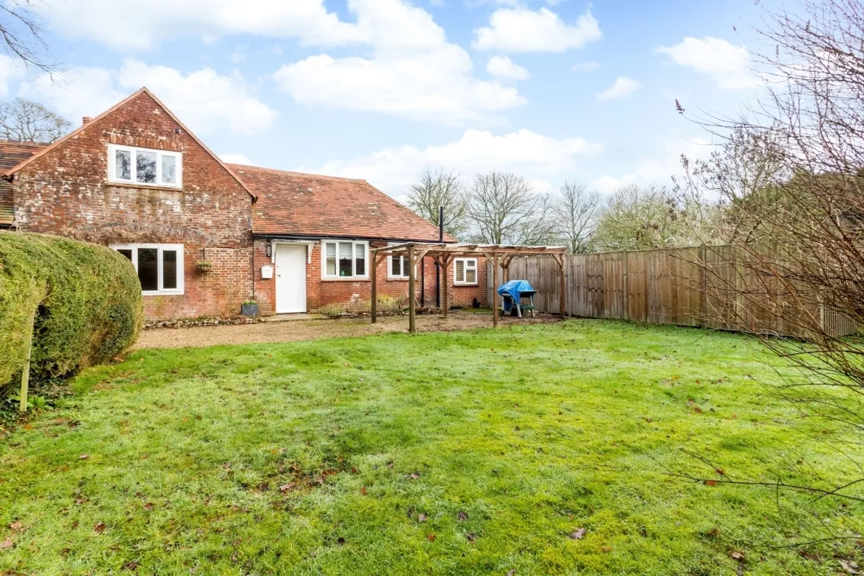Bagmore Lane Herriard RG25 photo 17