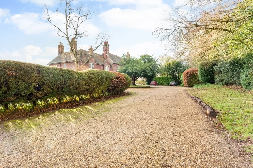 Bagmore Lane Herriard RG25 photo 19