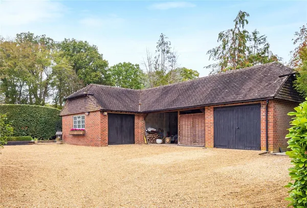 High Street Green, Chiddingfold, GU8 photo 11